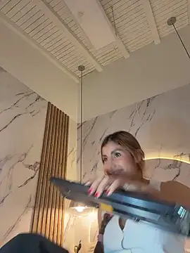 Snapshot of IsabelaStefano chatting on 12.22.25 IsabelaStefano online show from 12.22.25