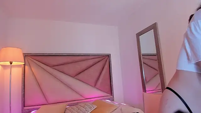 Snapshot of MarieTaylor_ chatting on 11.21.25 MarieTaylor online show from 11.21.25