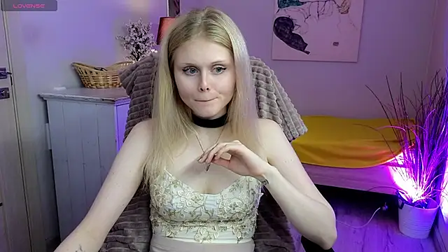 AnoraAmore online show from 12.04.25