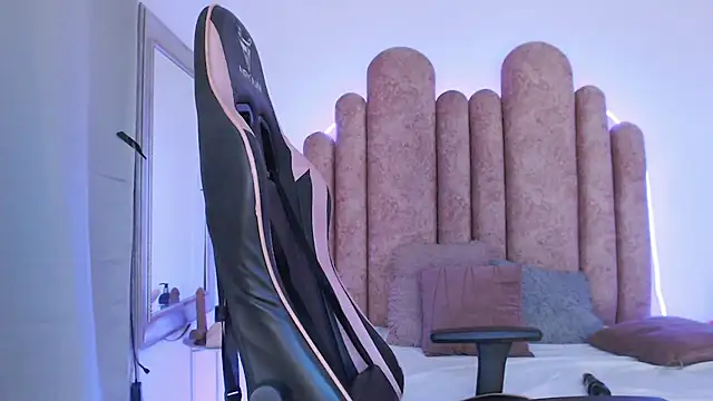 Camii 29 online show from 12.18.25