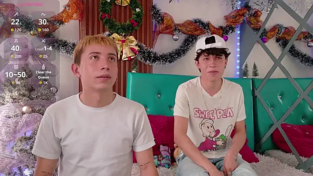 Snapshot of Boys_2_play chatting on 11.19.25 Boys 2 play online show from 11.19.25