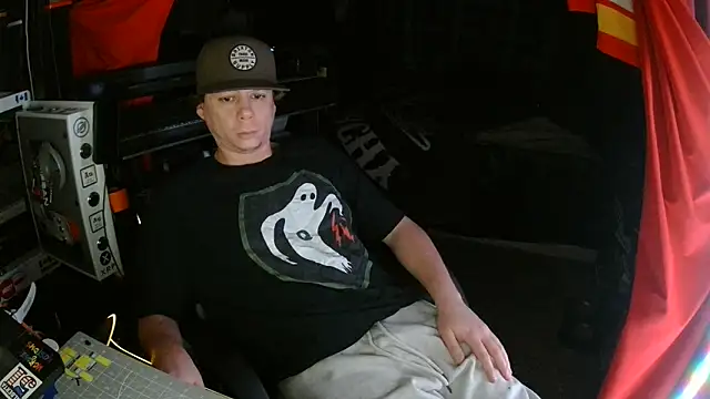 Snapshot of Bowerboi chatting on 11.27.25 Bowerboi online show from 11.27.25