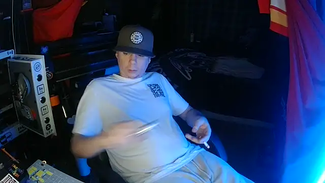 Snapshot of Bowerboi chatting on 11.30.25 Bowerboi online show from 11.30.25