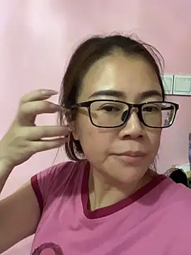 Snapshot of hoop659 chatting on 11.27.25 hoop659 online show from 11.27.25