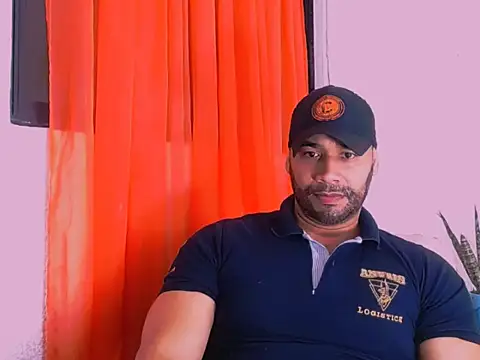 Snapshot of musclehetero chatting on 04.20.26 musclehetero online show from 04.20.26