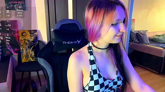 Snapshot of lavender_monster chatting on 02.14.26 lavender monster online show from 02.14.26