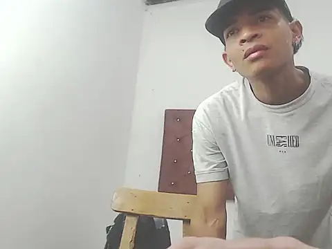 Snapshot of crissex3 chatting on 02.20.26 crissex3 online show from 02.20.26