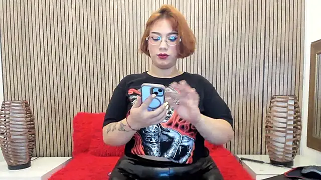 Snapshot of MillyHotsoon chatting on 05.07.26 MillyHotsoon online show from 05.07.26