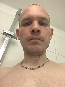 Snapshot of Spielzeugtwink chatting on 06.18.26 Spielzeugtwink online show from 06.18.26