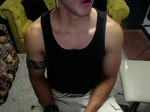 Snapshot of tayler_luke chatting on 12.20.25 tayler luke online show from 12.20.25