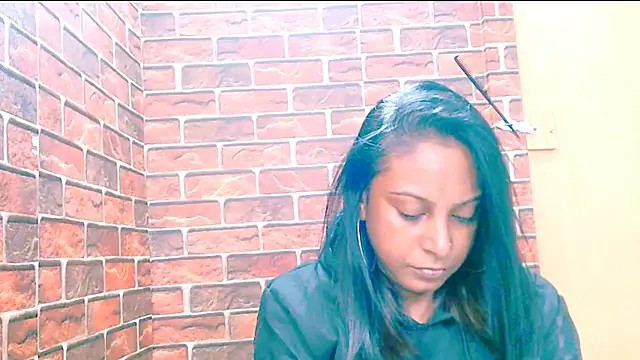 Snapshot of indian_spice_girl chatting on 05.08.26 indian spice girl online show from 05.08.26