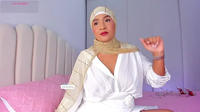 Snapshot of Amira-Zahra chatting on 06.16.26 Amira-Zahra online show from 06.16.26
