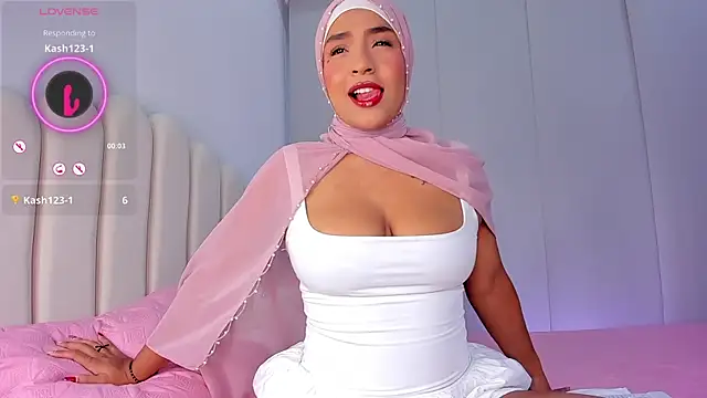 Snapshot of Amira-Zahra chatting on 07.13.26 Amira-Zahra online show from 07.13.26