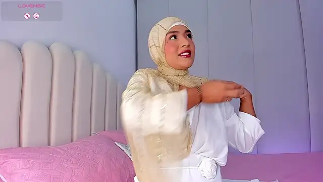 Snapshot of Amira-Zahra chatting on 07.15.26 Amira-Zahra online show from 07.15.26
