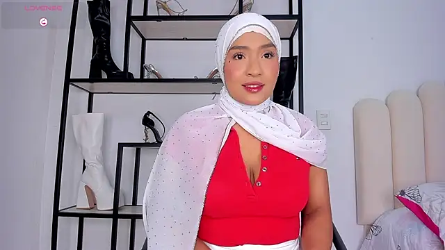 Snapshot of Amira-Zahra chatting on 07.24.26 Amira-Zahra online show from 07.24.26