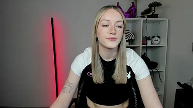 EvelynBlond online show from 03.10.26