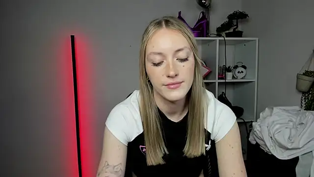 EvelynBlond online show from 03.11.26