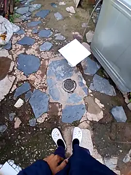 Eezxxx online show from 12.16.25