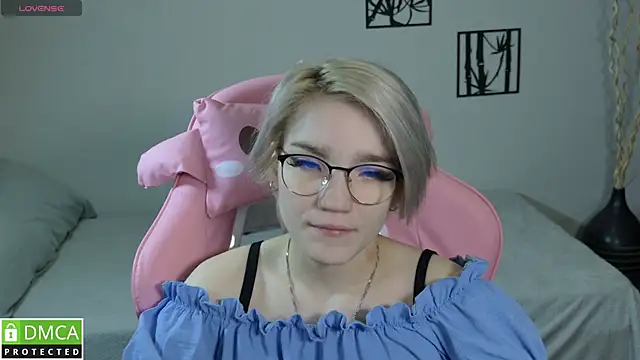 Megan Lora online show from 01.11.26