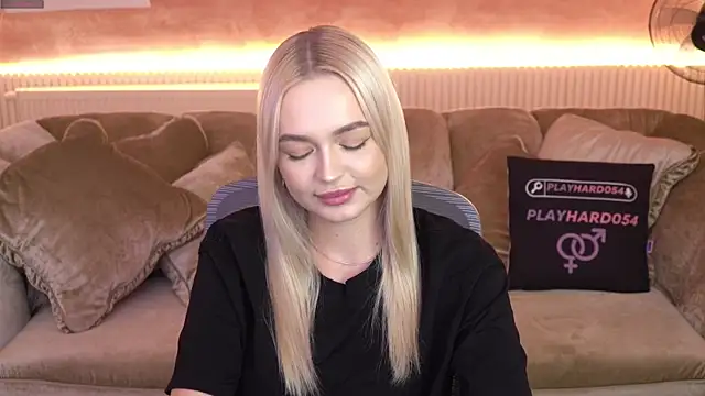 Ulianna Meow online show from 11.25.25