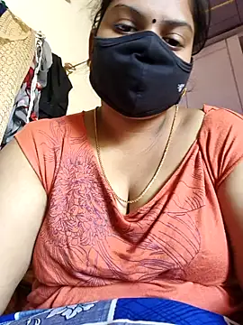 Snapshot of Paru_Tamil_Ponnu chatting on 11.22.25 Paru Tamil Ponnu online show from 11.22.25