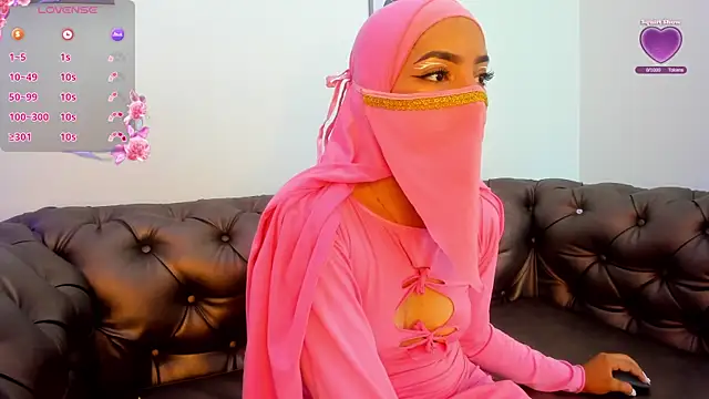 Snapshot of layla_Habid chatting on 11.26.25 layla Habid online show from 11.26.25