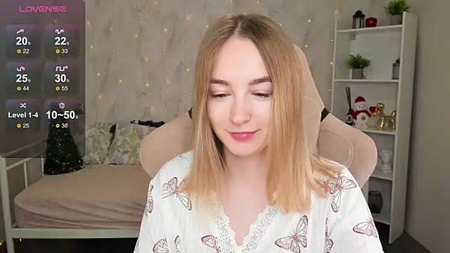 Snapshot of Shy_Polly chatting on 01.06.26 Shy Polly online show from 01.06.26