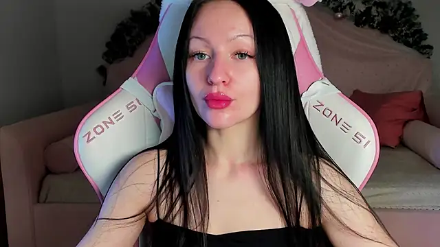 NaomiBlakes online show from 12.18.25