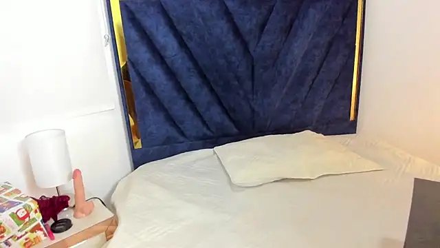 LunaDIaz  online show from 12.22.25