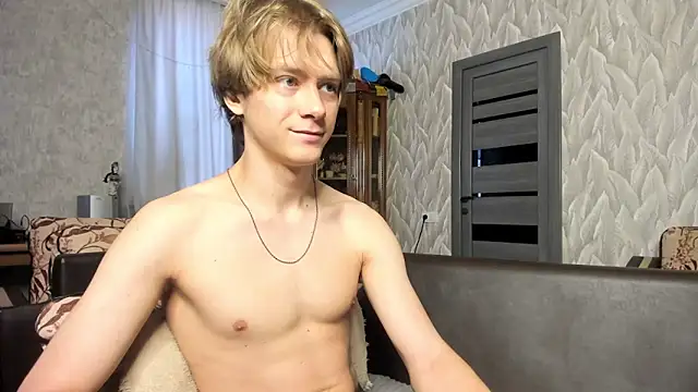 Snapshot of milkiwvy chatting on 06.17.26 milkiwvy online show from 06.17.26