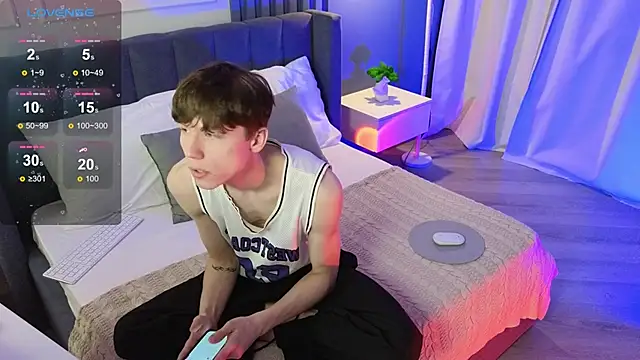 cuMte boy online show from 11.24.25