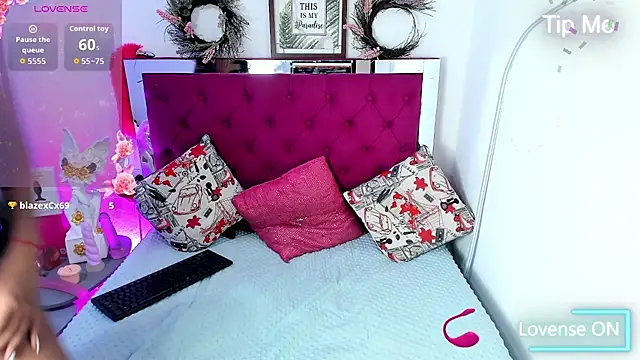 Snapshot of Samantha__F_W chatting on 07.18.26 Samantha F W online show from 07.18.26