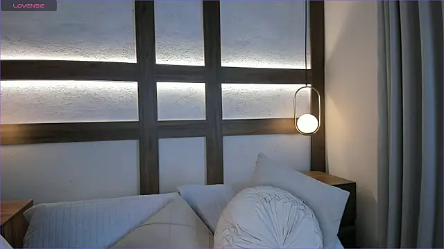 SarhaVega online show from 12.05.25