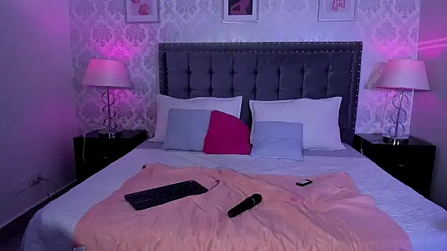 Evabellee online show from 11.29.25