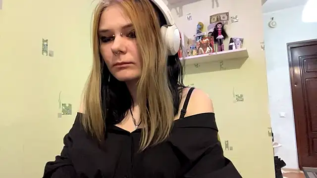 TraceeSchutt online show from 12.17.25