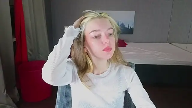 MILLIE MUR online show from 12.14.25