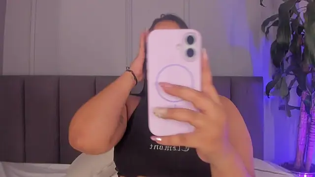 Snapshot of alejandrarojas_ chatting on 06.17.26 alejandrarojas online show from 06.17.26