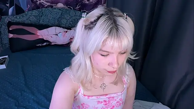 LolaDollyMur online show from 12.15.25