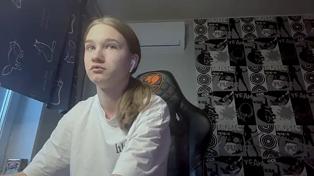 helgicuteness online show from 12.20.25