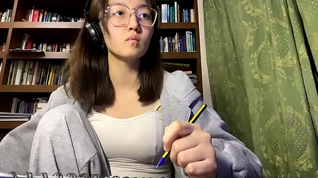 LinaClous online show from 12.16.25