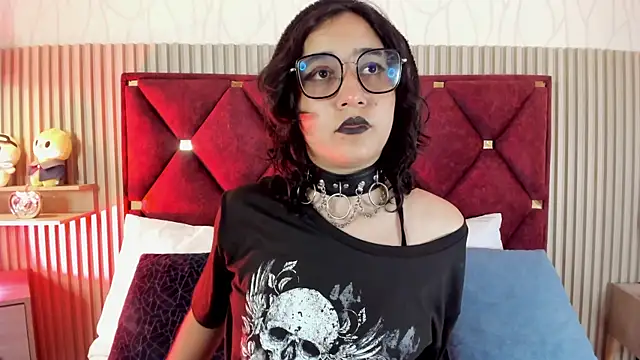 Kiri Velvet online show from 06.25.26