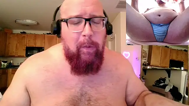 Snapshot of BigBearforCuddles chatting on 04.23.26 BigBearforCuddles online show from 04.23.26