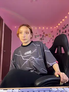 Snapshot of Davne_ chatting on 02.28.26 Davne online show from 02.28.26