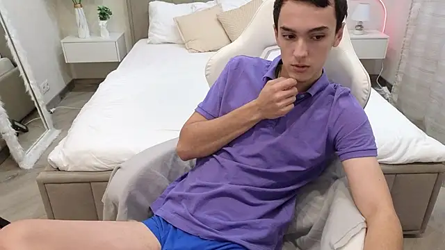 Snapshot of MoonlinSkinn chatting on 11.27.25 MoonlinSkinn online show from 11.27.25