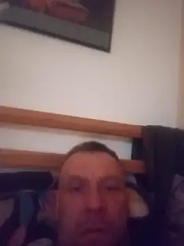 Snapshot of BushedScreed chatting on 04.14.26 BushedScreed online show from 04.14.26