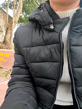 LianLaz online show from 02.04.26