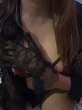 Snapshot of Your_secret_wifee chatting on 11.26.25 Your secret wifee online show from 11.26.25