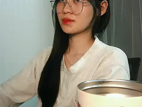 Snapshot of Nunaa18 chatting on 02.04.26 Nunaa18 online show from 02.04.26