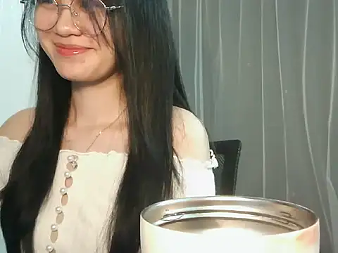 Snapshot of Nunaa18 chatting on 02.07.26 Nunaa18 online show from 02.07.26