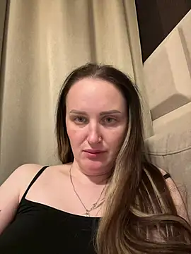 Snapshot of TomilaSi chatting on 04.18.26 TomilaSi online show from 04.18.26
